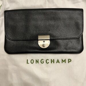 Longchamp pebble black leather clutch wallet